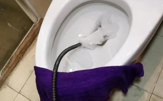 丰满马桶疏通